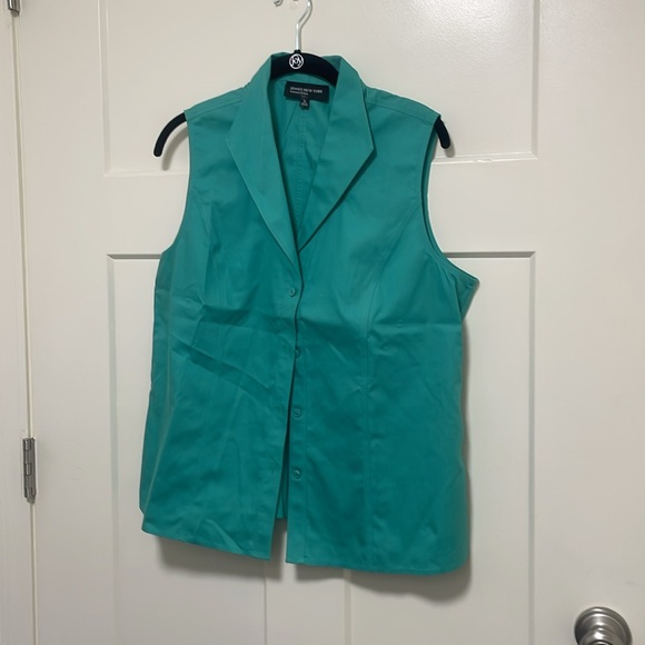 $6 three top bundle. Jones New York Signature blouses. - Picture 7 of 9